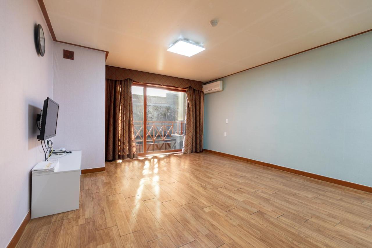 Jeju Tovice Condo Family Экстерьер фото