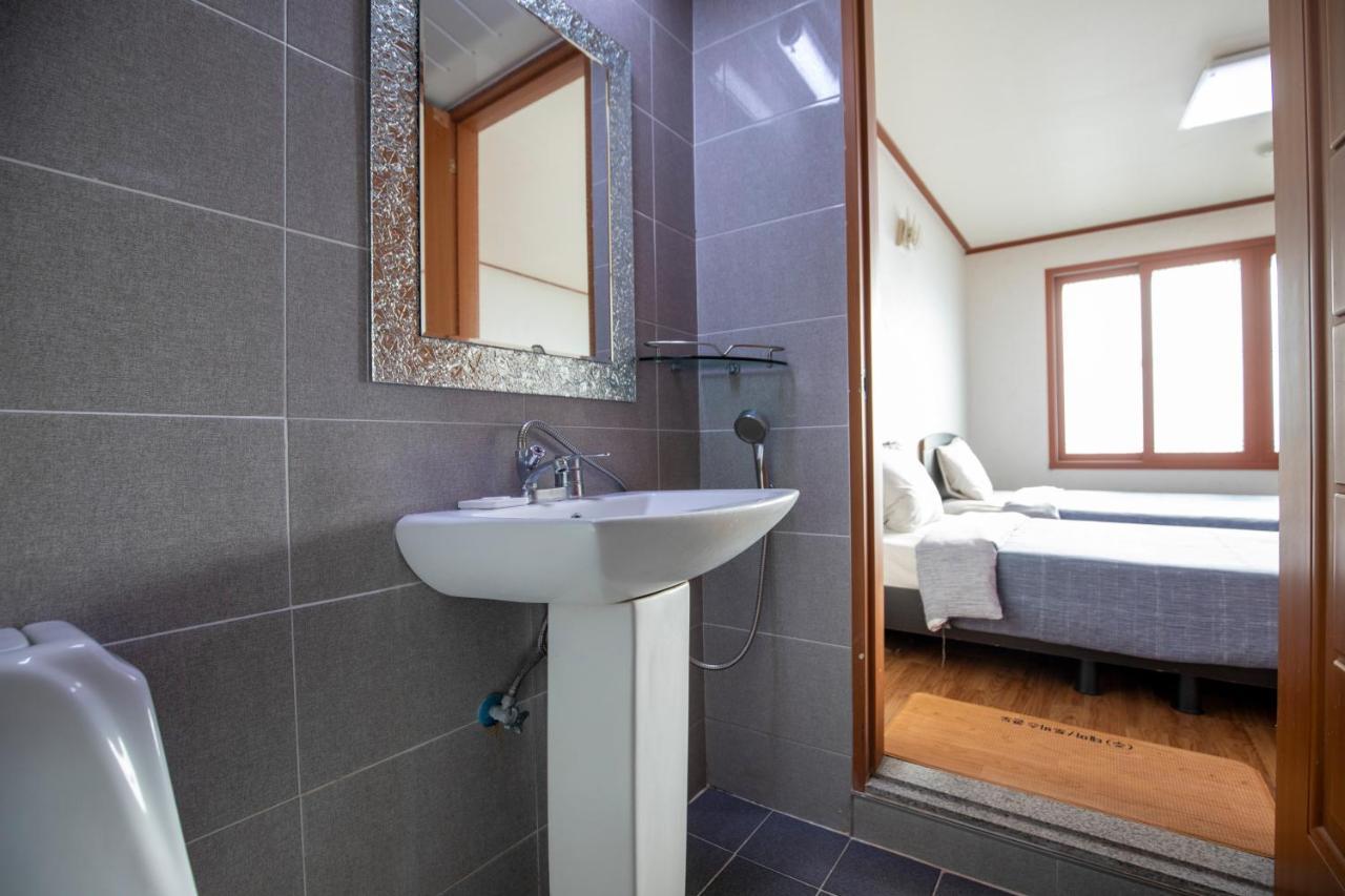 Jeju Tovice Condo Family Экстерьер фото